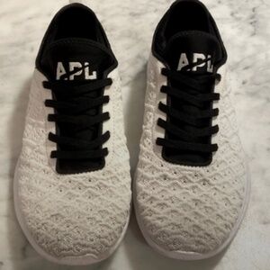 Woman’s APL Techloom Phantom 8